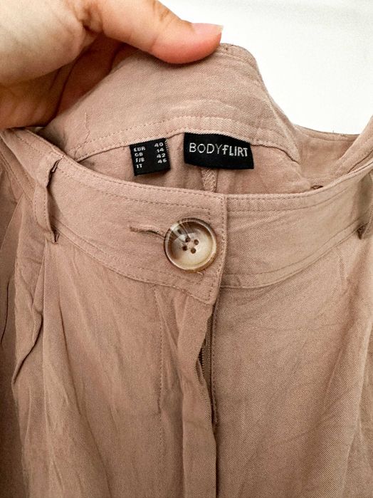 Spodnie damskie beżowe 3/4 Bonprix luźne z kieszeniami wiskoza L/40