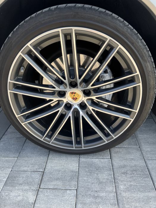Porsche Cayanne Turbo  Ponad 700 Km