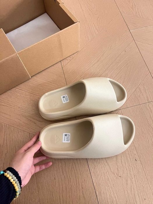adidas Yeezy Slide Bone biała R.38