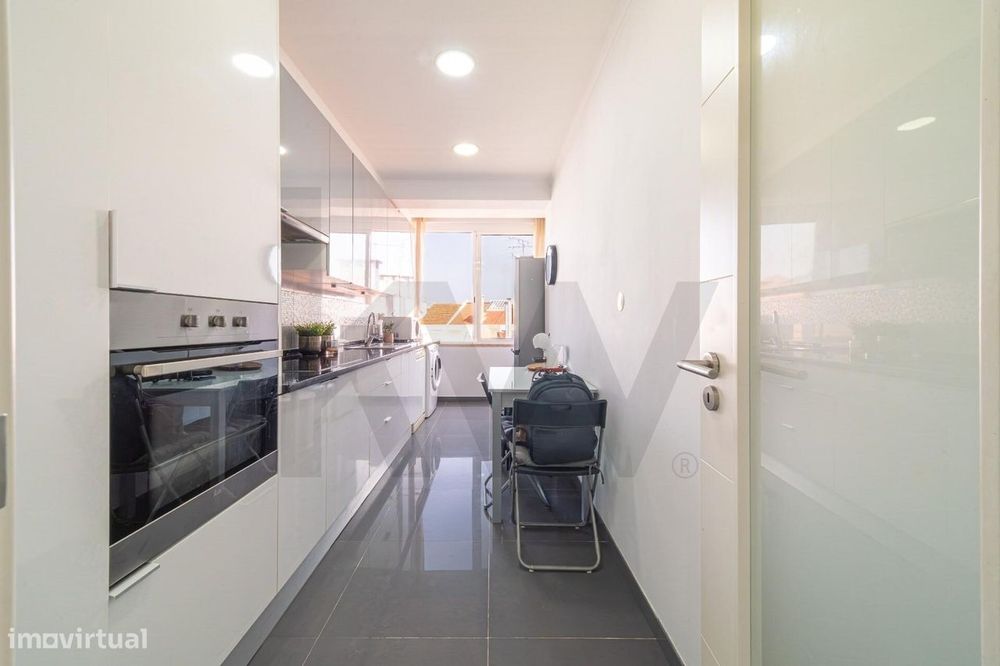 Apartamento Duplex Totalmente Remodelado com Varanda Suíte e Closet