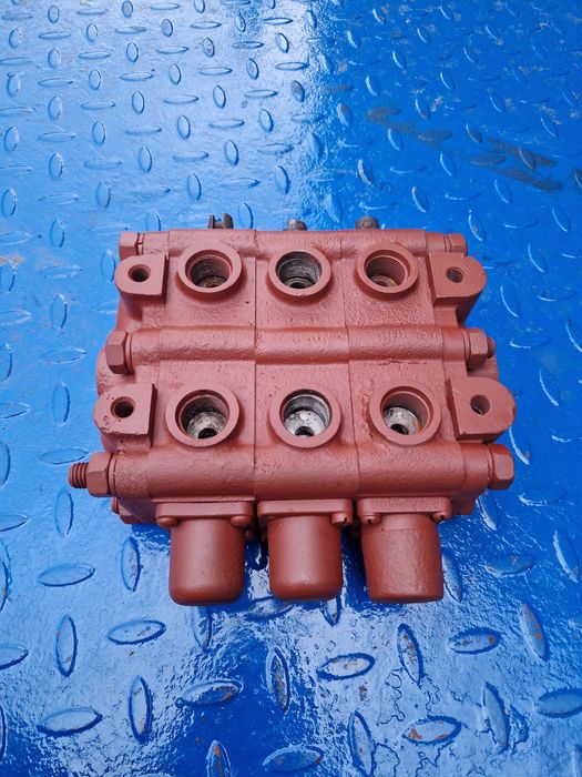 Rozdzielacz hydrauliczny 3-sekcyjny