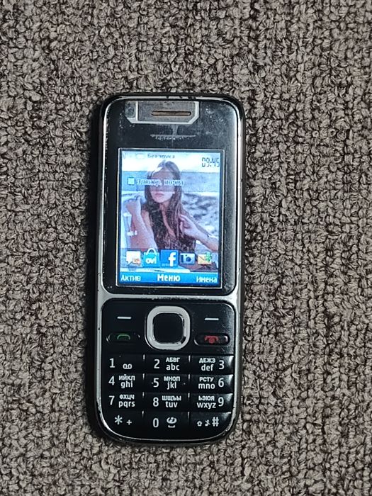 Продам кнопковий телефон Nokia C2-01