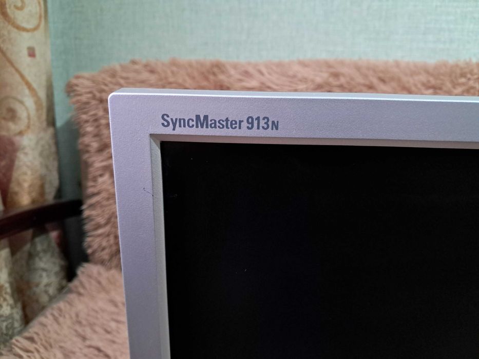 Продам монiтор Samsung.