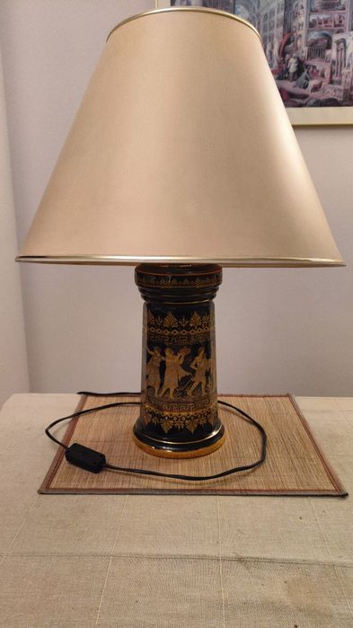 Lampa z motywem greckim