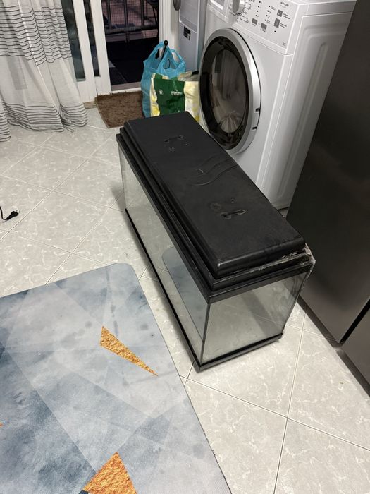 Vendo aquario sem nada so mesmo o aquario
