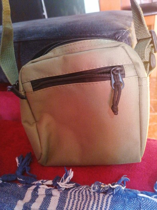 Mala tira colo homem