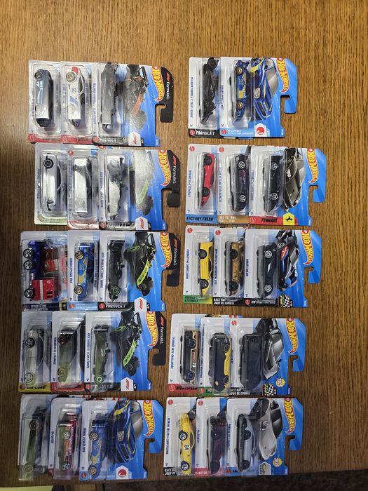 Колекційні машинки Hot Wheels & Bburago F1 (Ferrari, Porsche, JDM, McLaren)