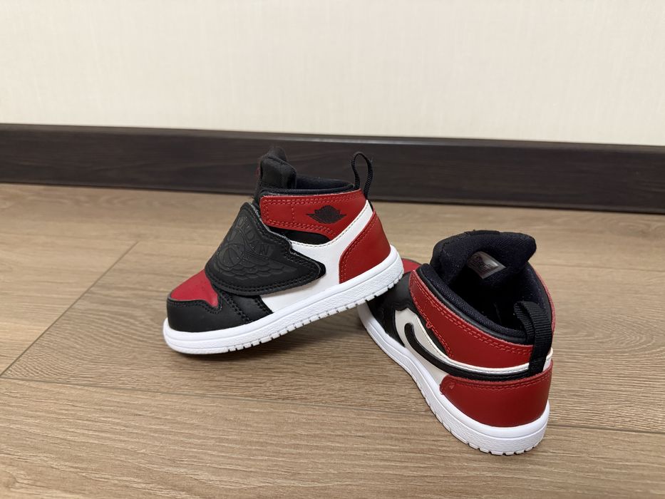 Кросівки дитячі Jordan 23.5-24 розмір