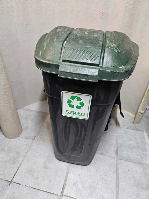 Kosz do segregacji odpadów na kółkach 110L