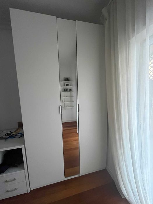 Vendo Roupeiro com 2 portas em branco - com espelho