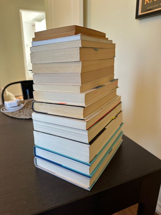 Livros em português e em inglês