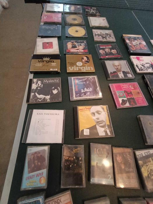 Kolekcja kaset i płyt CD oraz dvd