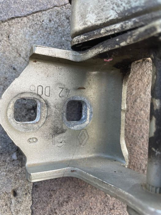 Dobradiça / Esticador de Porta Traseira Renault Megane II / Scenic II