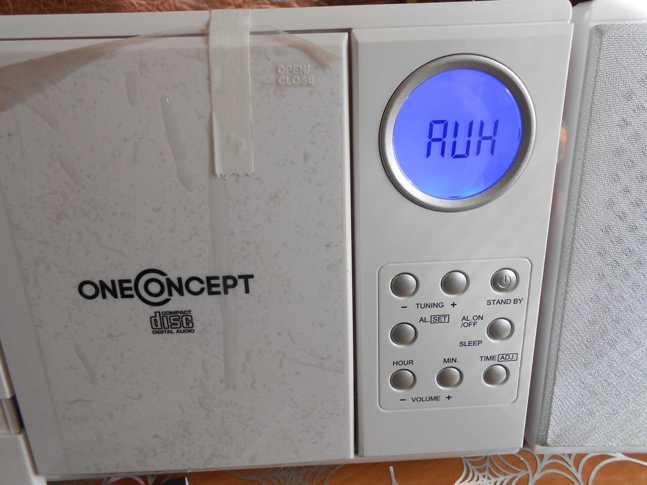 Продам Мини музыкальный центр OneConcept MG3-V12-WH (FM USB SD)