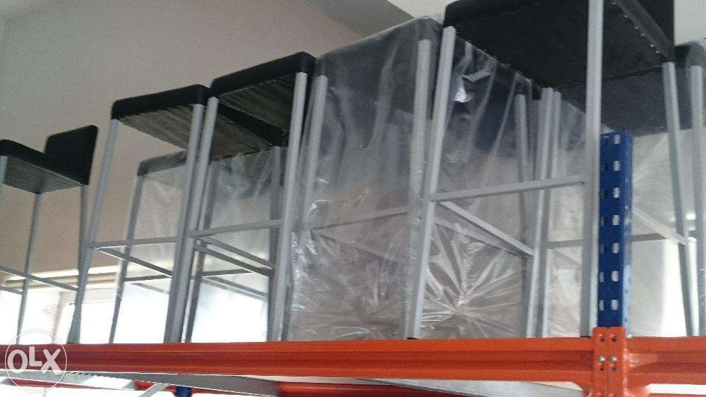 Banco de bar alto “Novo”.