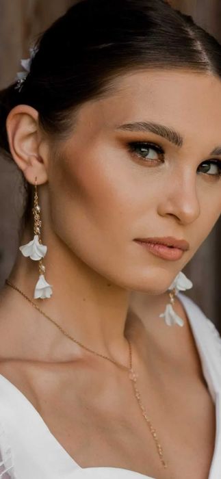 Kolczyki ślubne białe kwiaty delikatne