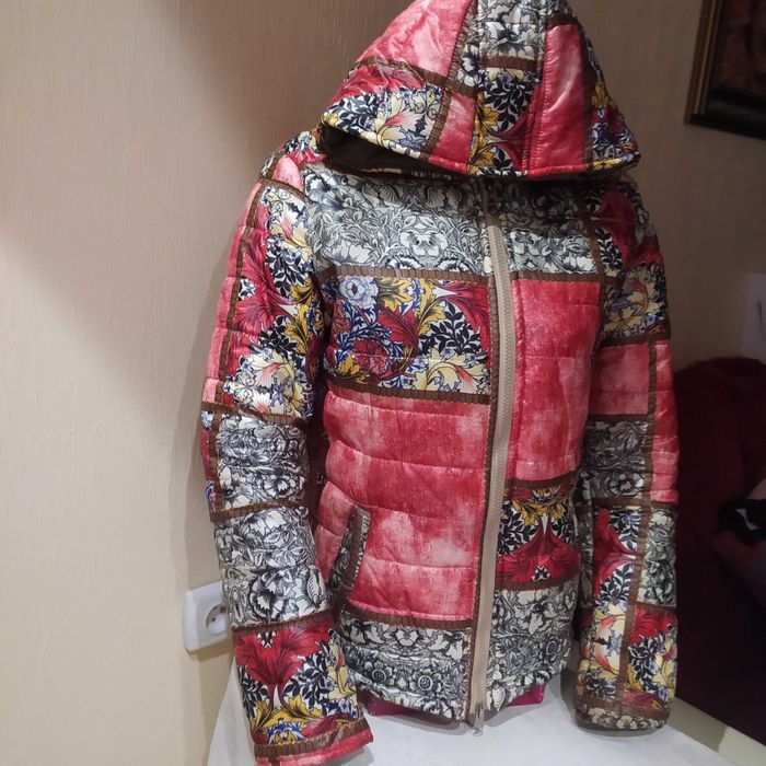 Жіноча весняна куртка