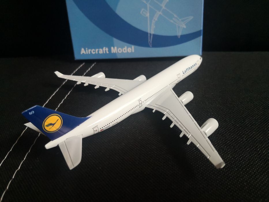 Model samolotu samolot jak Lufthansa ok. 15 cm