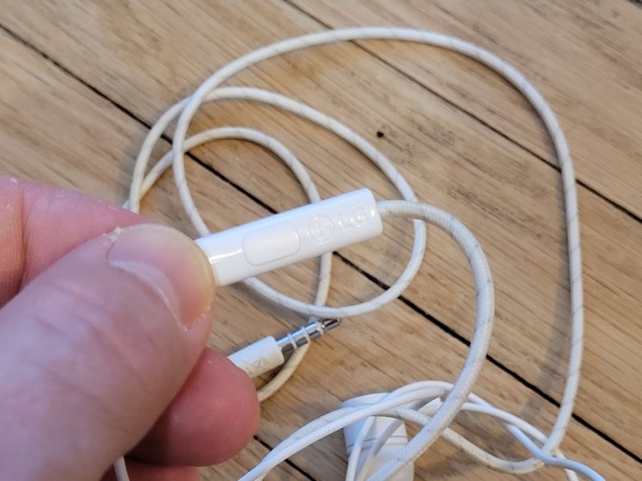 Słuchawki przewodowe białe LG powystawowe