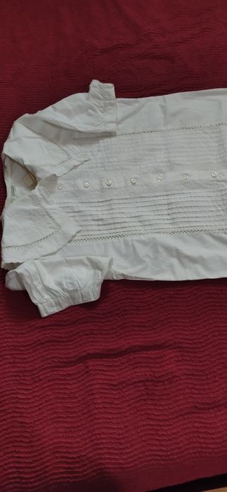 Blusa c/ gola manga curta.