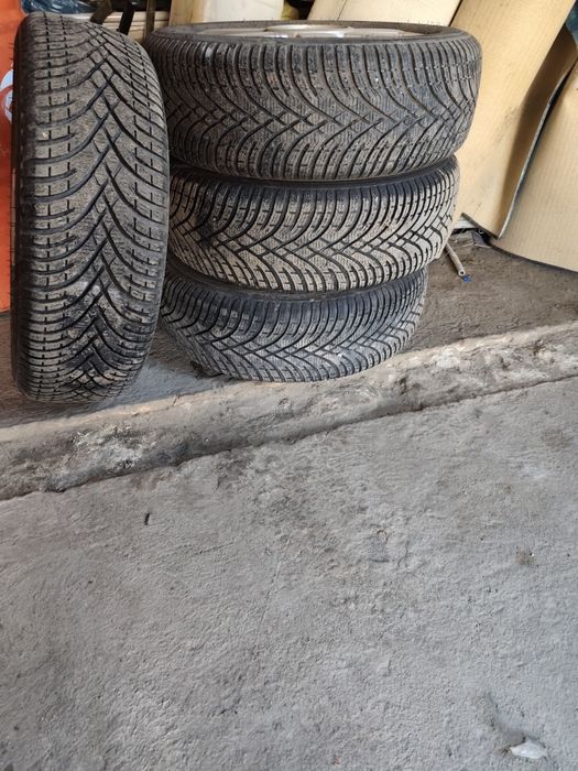 Opony zimowe z felgami R16 205/55