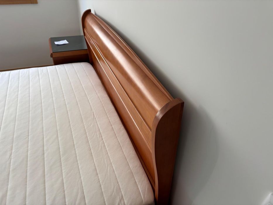 Conjunto quarto: cama + mesas cabeceira