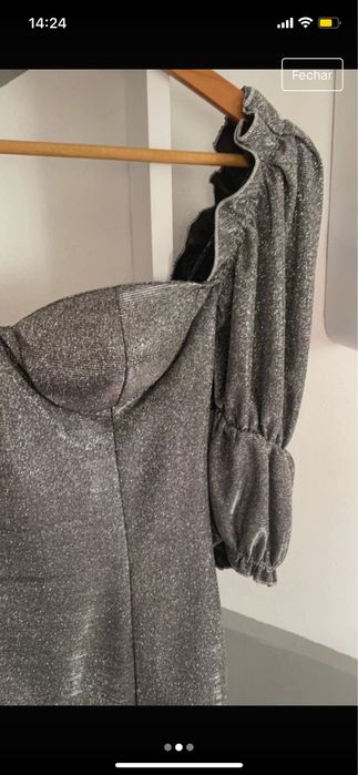 Vestido prateado brilhante