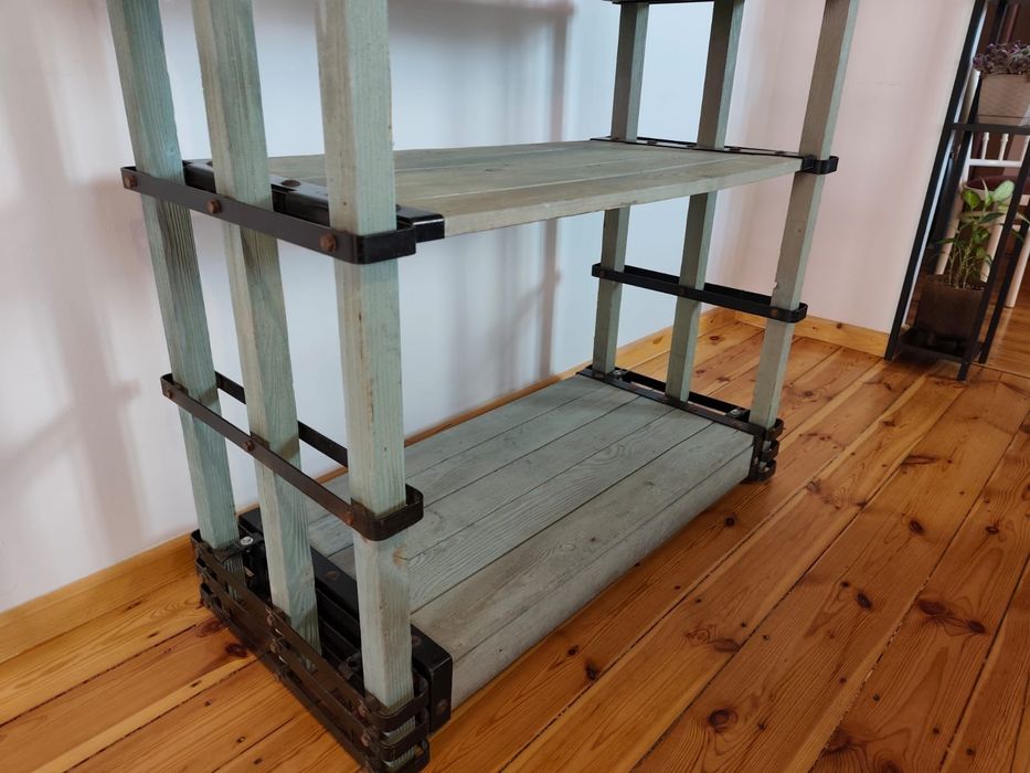 Regał drewniany loftowy