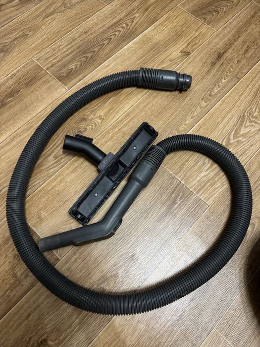 Пилосос Pfilips expression/A HR8331