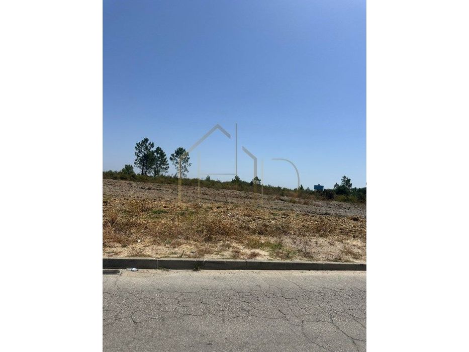 Lotes de Terreno com as áreas de 310m2, 313m3, 314m2 e 321m2. Pinha...