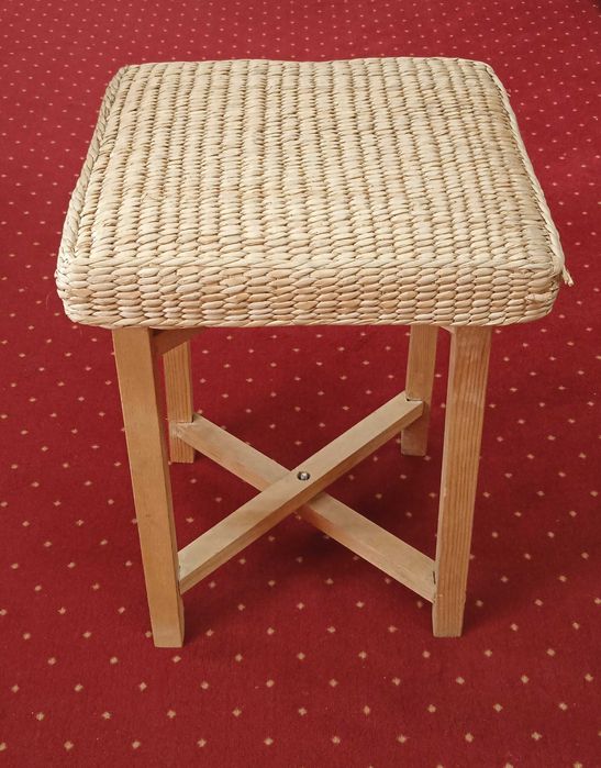 Taboret w stylu kolonialnym