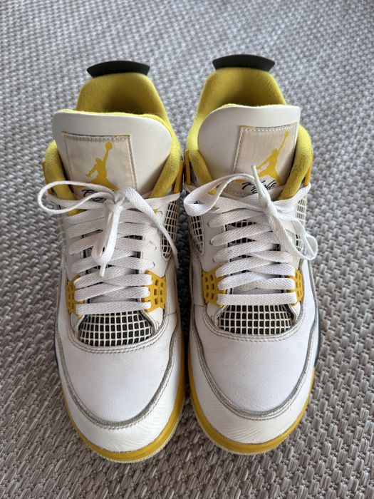 Кроссовки Nike Air Jordan 4 Retro Vivid Sulfur