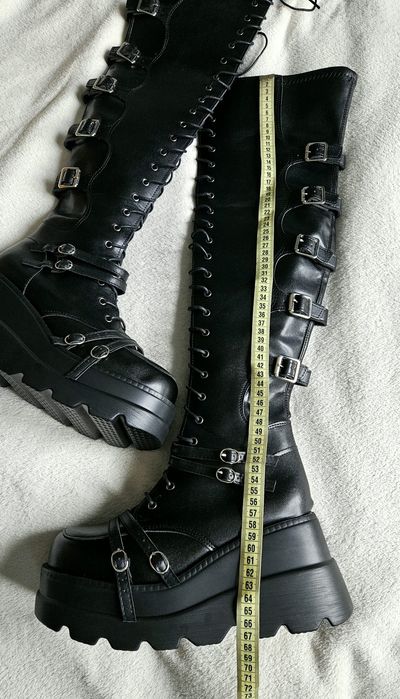 Wysokie glany na platformie z klamrami 41 42