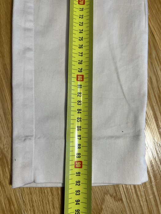kremowe spodnie H&M, czterdzieści, obcisłe, Pawł niany. Modelują figury.