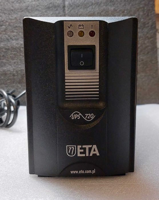 Zasilacz UPS 720 SINUS z sieci i akumulatorów