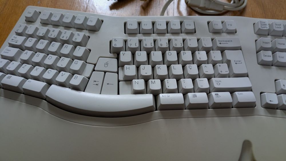 Teclado Ergonómico Trust Ergo Track Keyboard
