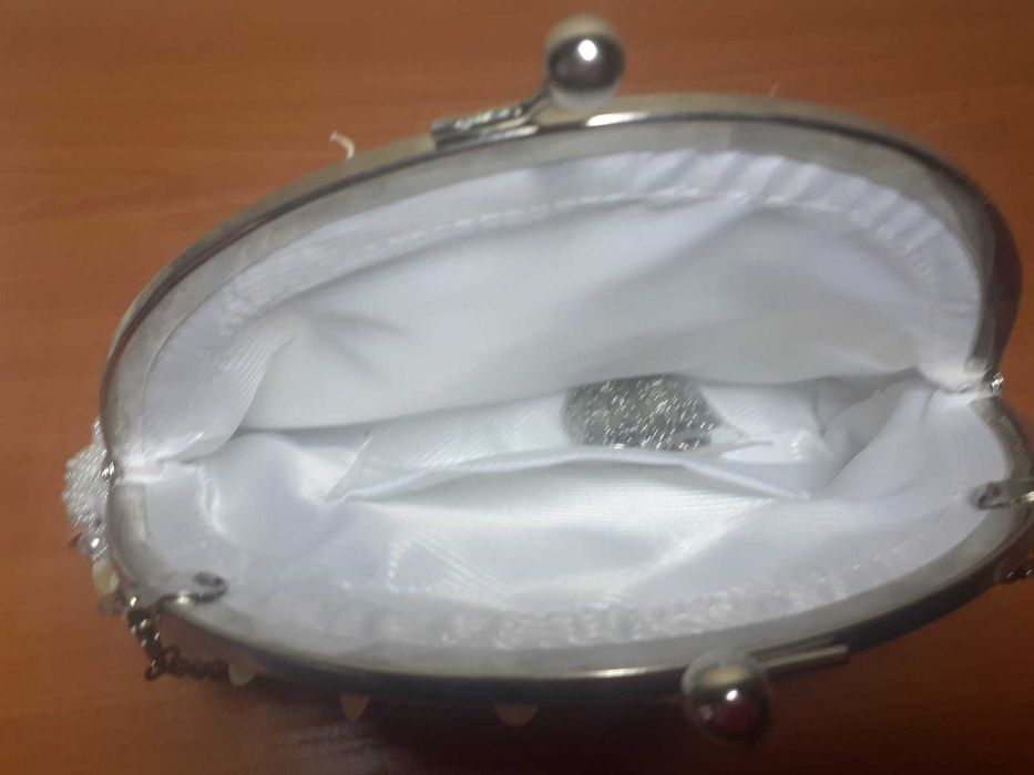 Сумочка  невесты и перчатки