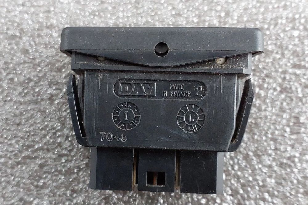 Comando / botão / interruptor vidros frente esquerdo PEUGEOT 106 II (1