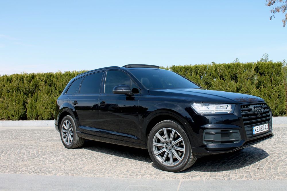 Продам автомобіль Audi Q7 2019 року