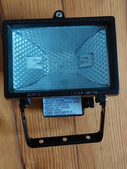 PROJECTOR AREV 150W Exterior, inclui lâmpada