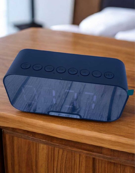 Портативна колонка блютуз колонка з годинником та блютуз