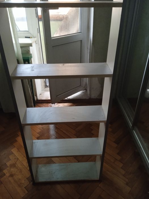 Універсальна поличка