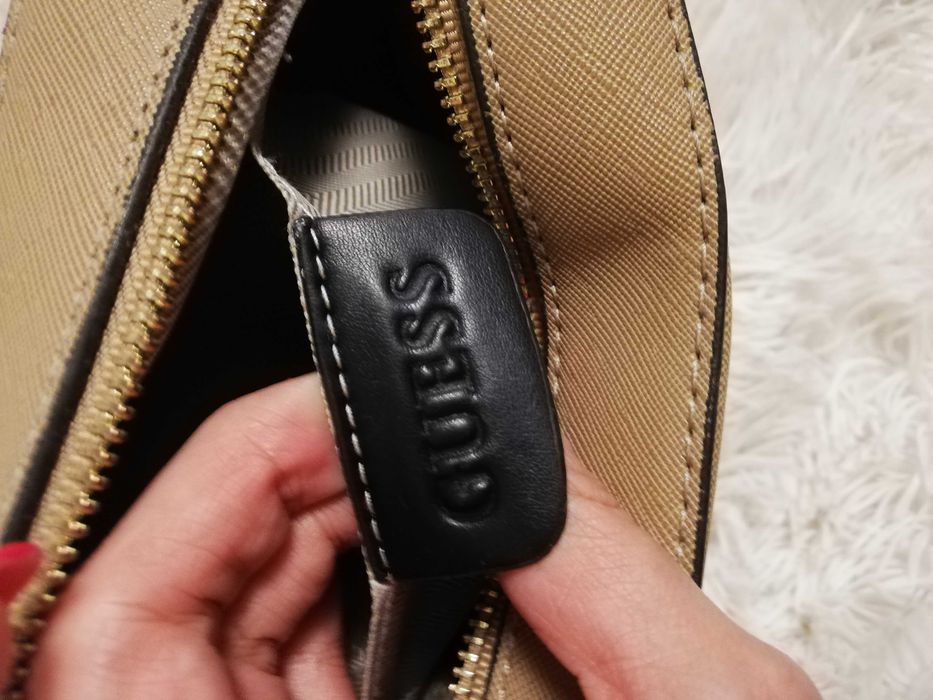 torebka Guess beżowa na łańcuszku