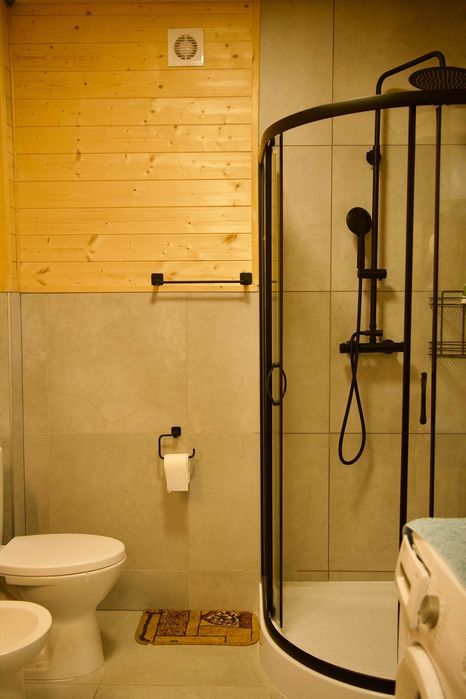 DOMKI Na Kawalerski- Panieński - WARSZAWA- Bez Ciszy Nocnej -  Jezioro