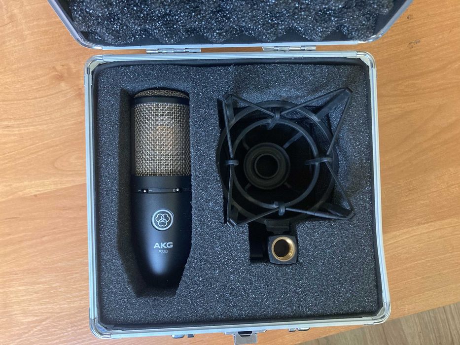 Mikrofon pojemnościowy AKG P220 + akcesoria