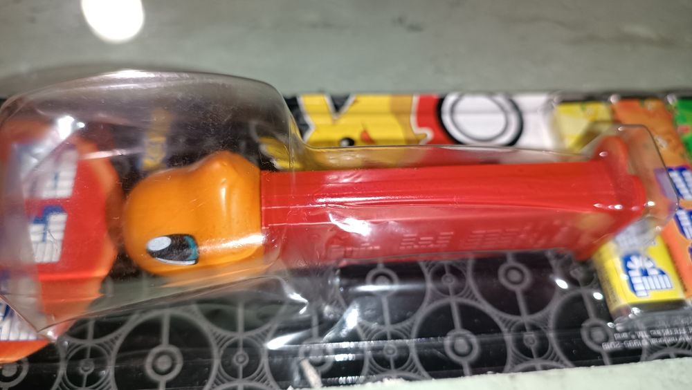 Pokémon 2019 charmander Pez Dispenser Selado