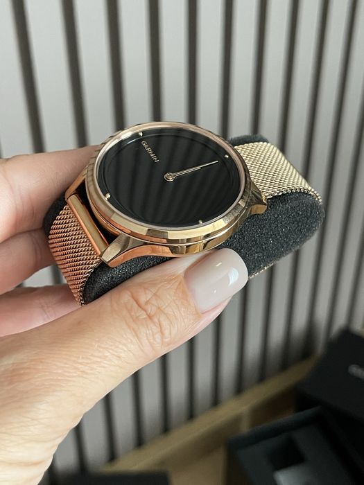 Garmin Vivomove Luxe – Boîtier Or Rose 18K PVD, Bracelet Argent – Occasion (défaut)