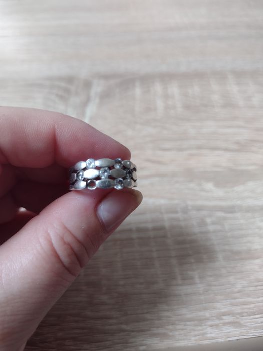 Pierścionek srebrny z cyrkoniami