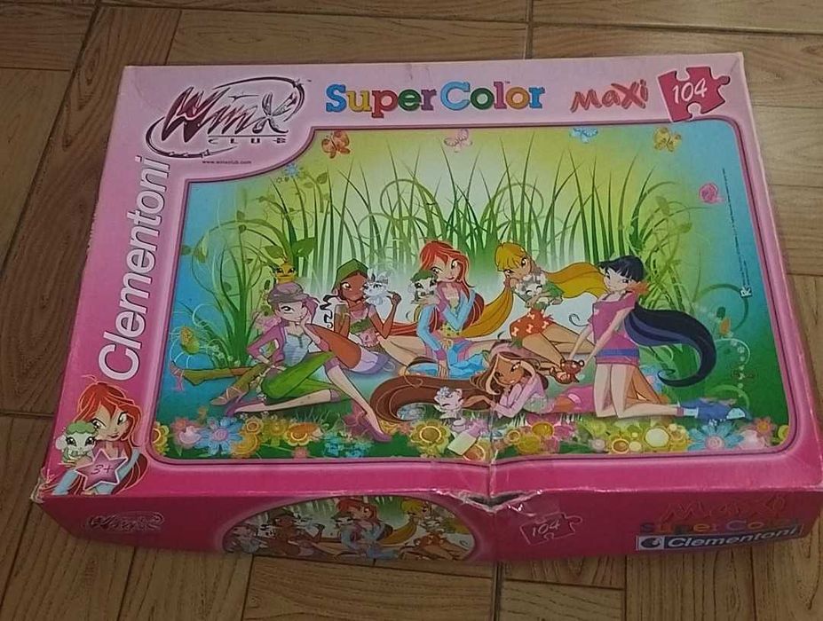 Puzzle de 104 peças das Winx da Maxi SuperColer da Clementoni