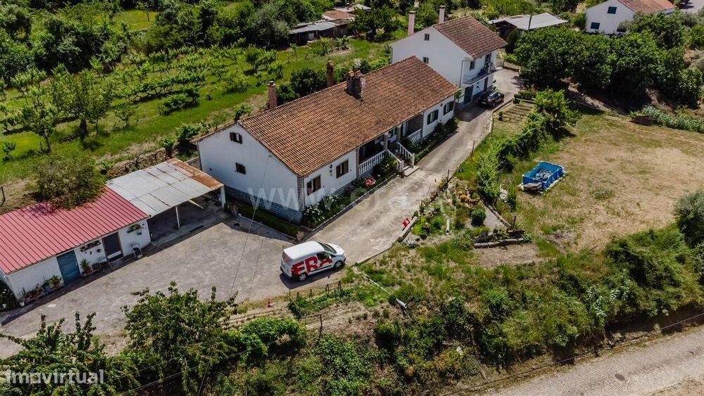 Moradia V4 Geminada Aldeia Nova do Cabo Fundão